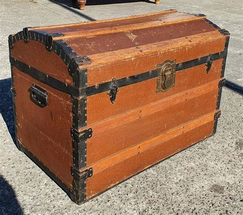 vintage steamer trunk identification